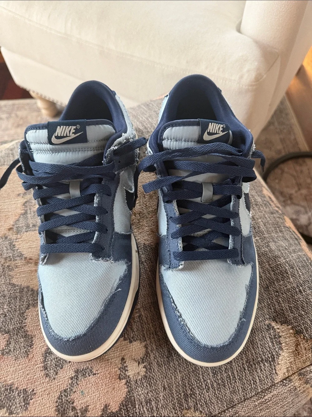 Nike Men’s Low-Top Sneakers in Navy and Light Blue